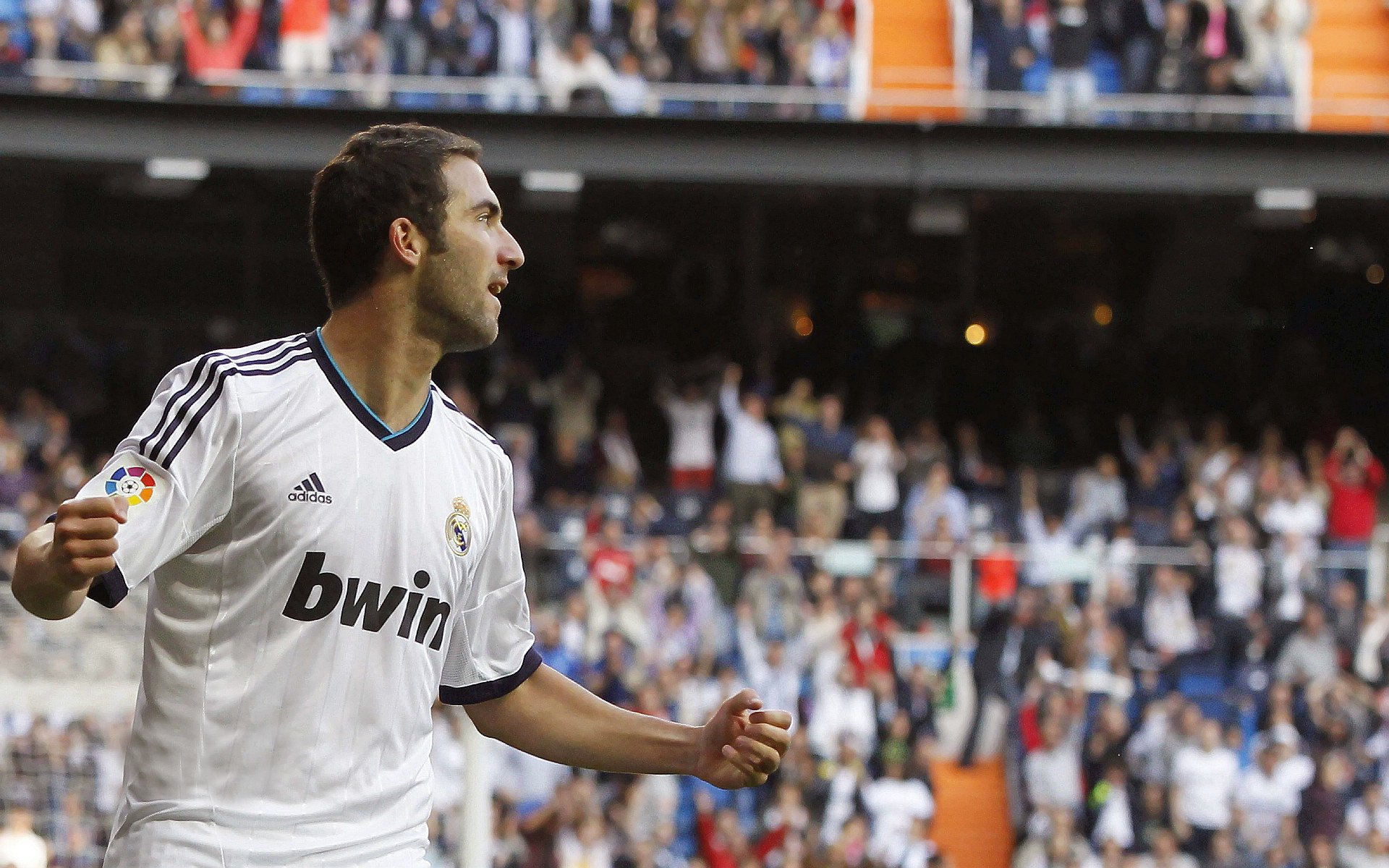 瑞安：随着经验积累，逐渐成为全黑队的顶级球员，瑞安足球俱乐部