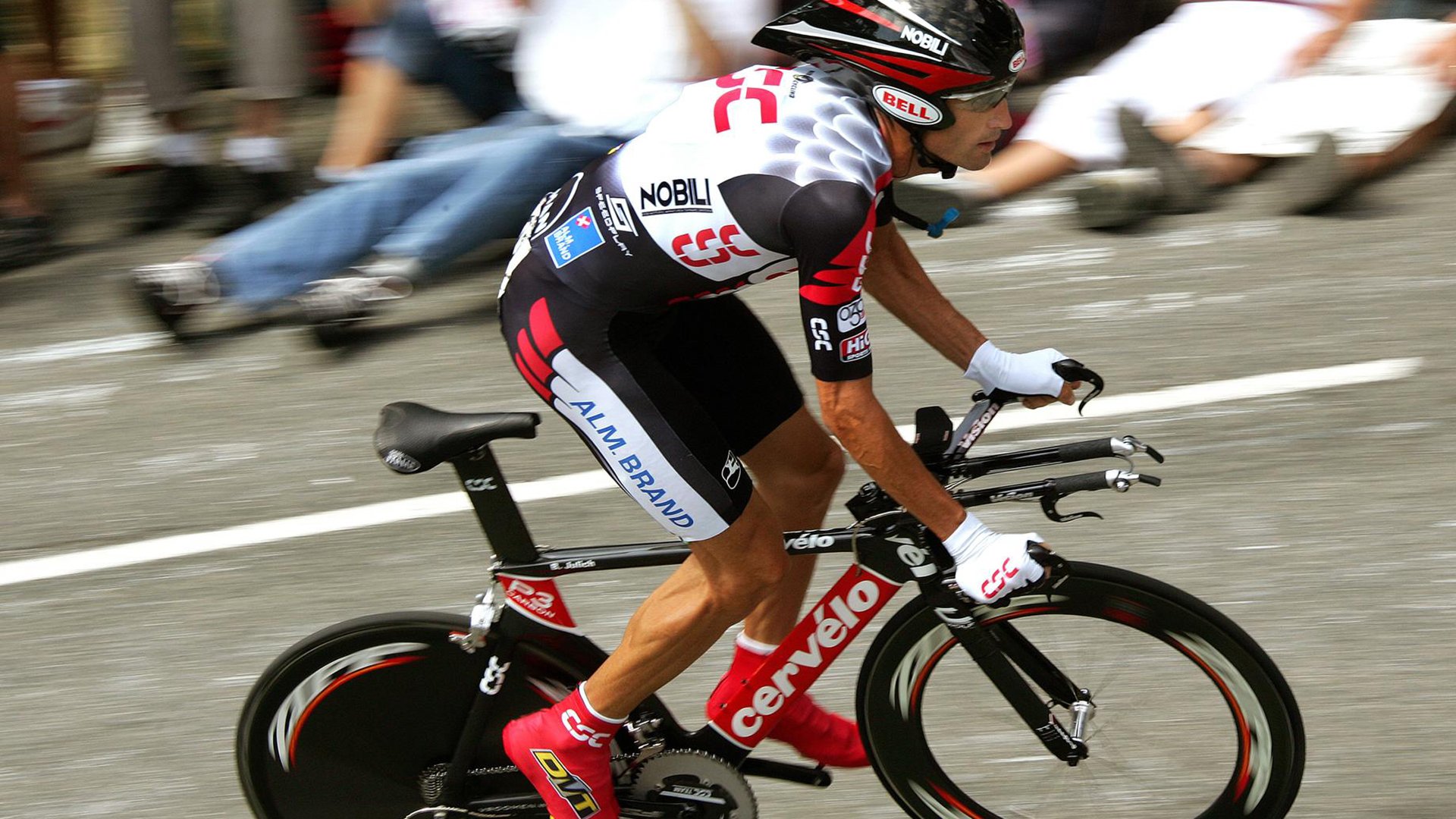 _未来运动机器人：智能助力运动训练_，未来多功能机器人